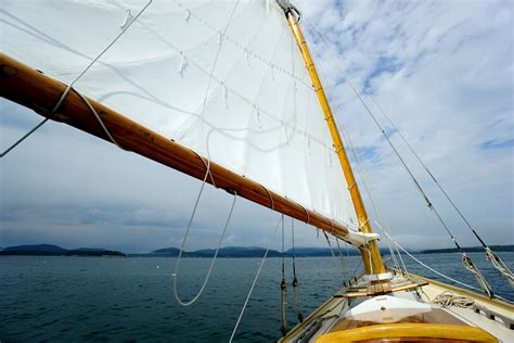 Choosing a Sloop or Ketch Sailboat