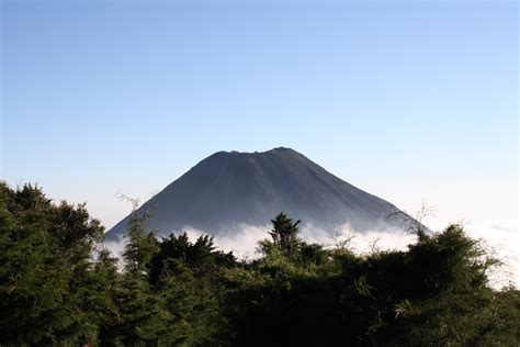 File:Green Izalco Volcano in El Salvador 001.JPG - The Work of God's Children