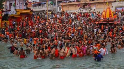 Kumbh Mela: 31 lakh devotees take holy dip on 'Shahi Snan', 26 test positive for Covid-19 | 10 ...