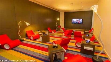 A Guide To Detroit Airport Lounges | Find Your Best Place to Relax