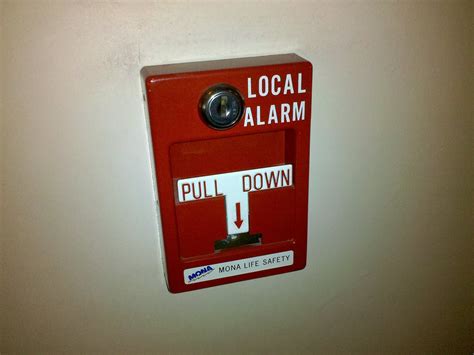 Fire alarm pull station | Fire alarm pull station at the Fra… | Flickr