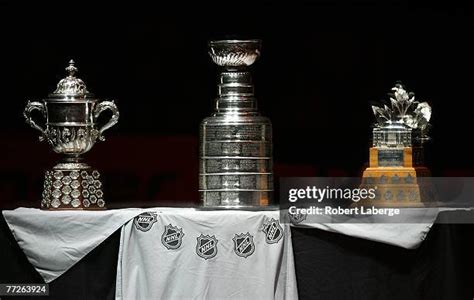 Stanley Cup Trophy In Honda Photos and Premium High Res Pictures ...