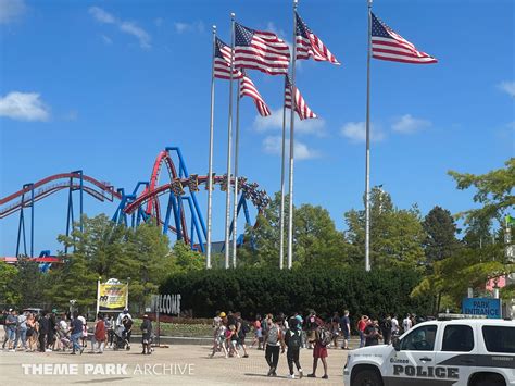 Entrance at Six Flags Great America | Theme Park Archive