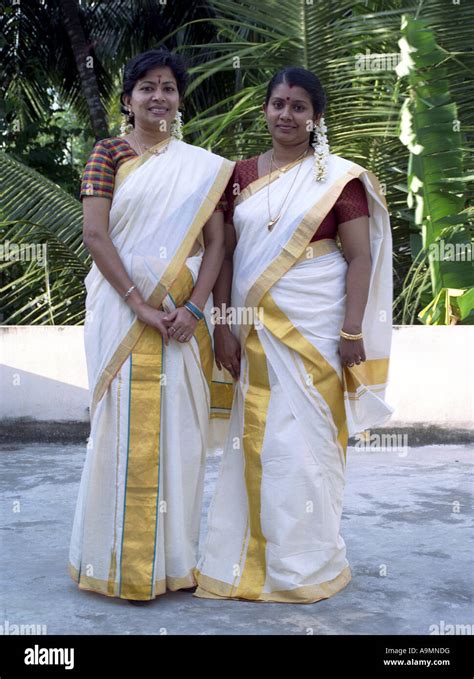 WOMEN IN TRADITIONAL KERALA DRESS Stock Photo - Alamy