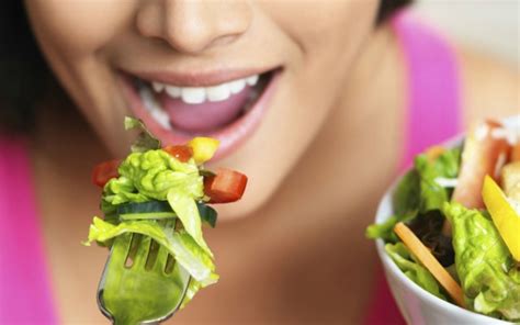 Chewing Your Food Slowly Can Burn Up To 2,000 Calories Extra Every Month! - Indiatimes.com