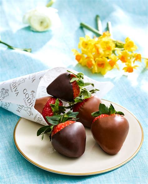 Chocolate Dipped Strawberries | Special Delight | Godiva UAE – Godiva ...