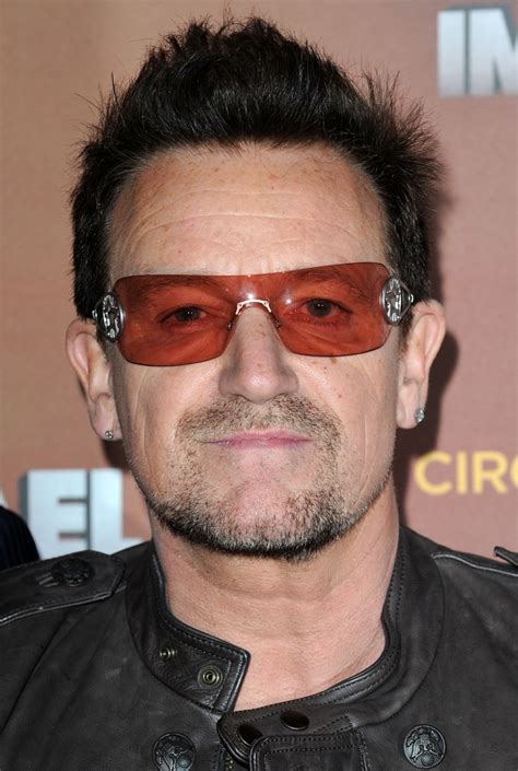 U2's Bono drops in on New York bar to sing standards