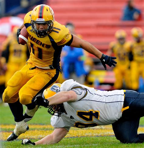 Adam Jackson Photojournalist: Queen's University Football Home Opener