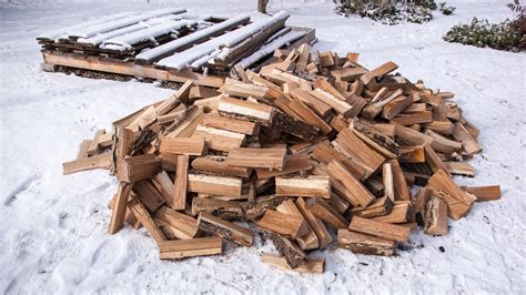 Splitting White Oak Firewood • SawsandSplitters.com