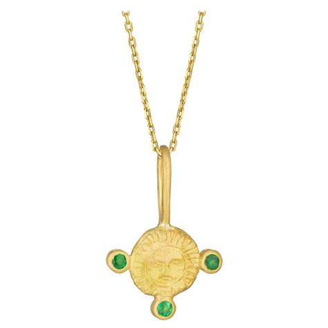 May Birthstone Pendant Necklace with Emerald, 18 Karat Yellow Gold For Sale at 1stDibs