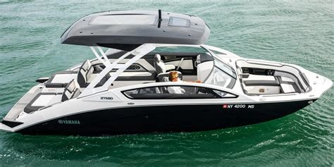 27' 2021 Yamaha NY | Hamptons Boat Rental