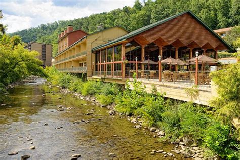 Gatlinburg Hotels on the River - Water Park Hotel Pigeon Forge