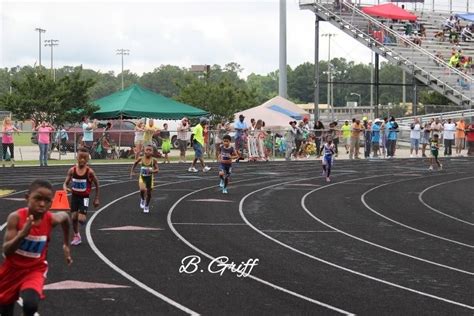 Pin van Brian Griffin op June 25, 2016 AAU track meet Gloucester High School