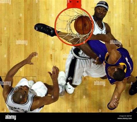 Devin brown san antonio spurs hi-res stock photography and images - Alamy