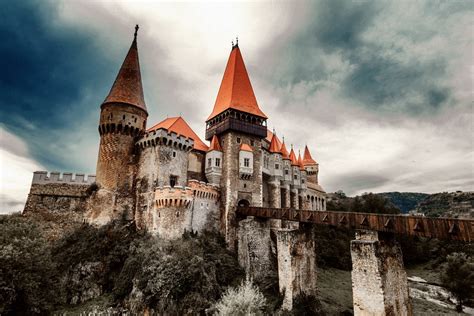 What Lies Beneath the Transylvanian Castle That Imprisoned 'Dracula ...