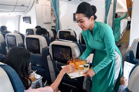 Vietnam Airlines khôi phục một số dịch vụ trên chuyến bay trước diễn biến tích cực của COVID-19