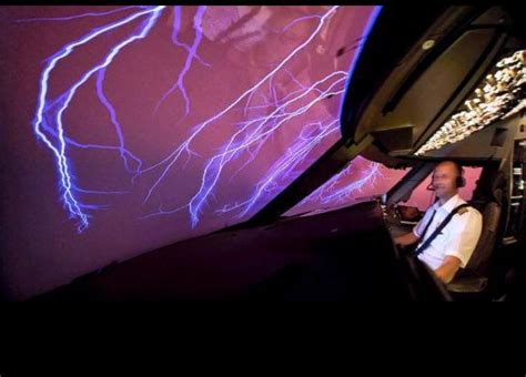 Picture from a cockpit, during a thunderstorm : pics