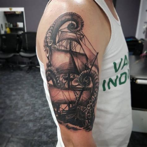 Los 30 Mejores Tatuajes de barcos piratas y su significado | Ship tattoo, Pirate ship tattoo ...