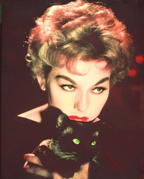 20 Lovely Photos of Kim Novak With Her Cat Pyewacket in “Bell, Book, And Candle” (1958 ...