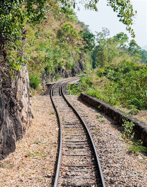 Ancienne Ligne De Chemin De Fer | Photo Premium