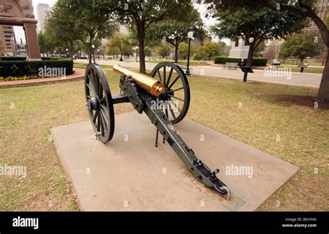 Old brass cannon at the Texas Capitol Building, Austin Stock Photo - Alamy