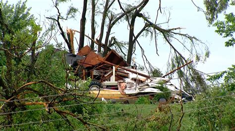 Possible tornado causes significant damage in Ohio town, displacing several hundred people ...