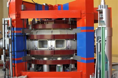 ITER nuclear fusion reactor • Table.Media