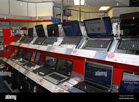 Computers for sale hi-res stock photography and images - Alamy