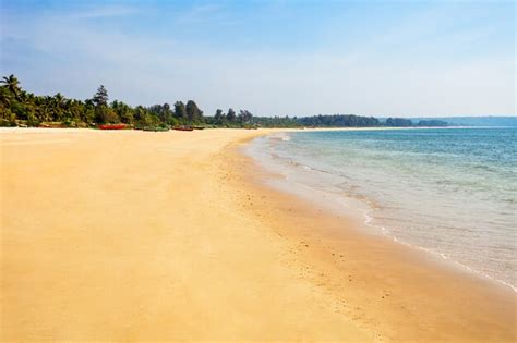 Premium Photo | Beach in goa, india