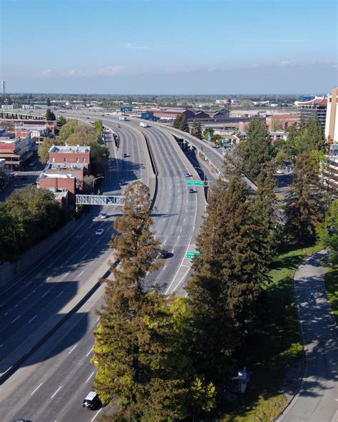 YOUR MONDAY MORNING TRAFFIC CAM (IG: @GUYSONTHEGRID) : r/Sacramento