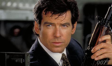 Pierce-Brosnan-Carousel | James Bond 007