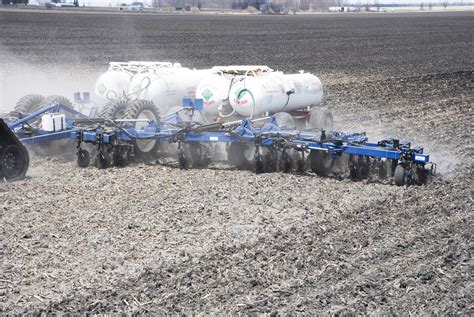 AT6020 Anhydrous Ammonia Fertilizer Applicator - Blu-Jet Fertilizer