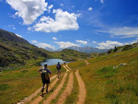 Best Hiking Routes in the Alps - Alps2Alps Transfer Blog