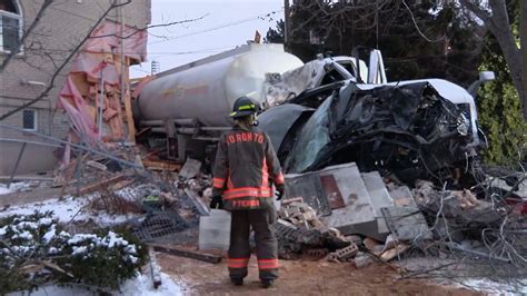 Tanker truck full of gas crashes into Toronto-area home - YouTube