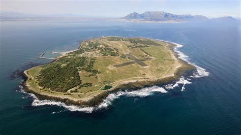 Flocking to Robben Island: Tourists by Day, Poachers by Night - The New York Times