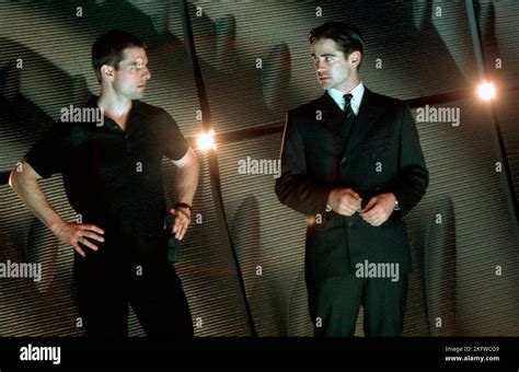 TOM CRUISE, COLIN FARRELL, MINORITY REPORT, 2002 Stock Photo - Alamy