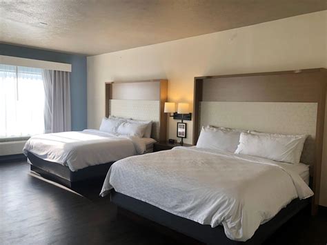 Hotels in Omaha, NE near Zoo | Holiday Inn Omaha Downtown-Airport