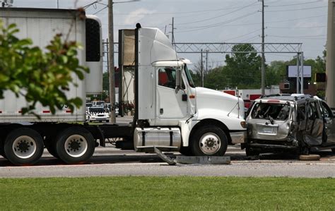 How Often Do Commercial Truck Accidents Happen? | WKW