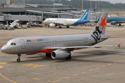 File:Jetstar Asia Airways Airbus A320 Prasertwit-1.jpg - Wikimedia Commons