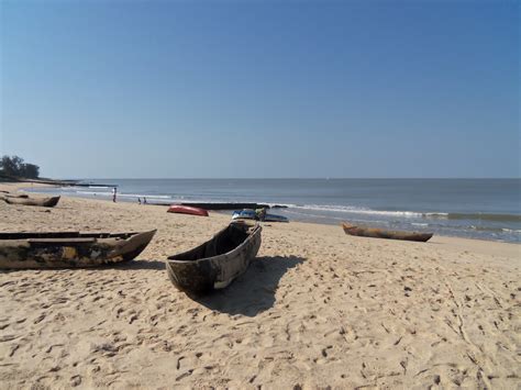 Louthans in Africa: The Beach in Beira, Mozambique!