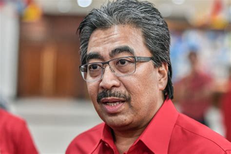 Johari Abdul Ghani enters Umno veep race