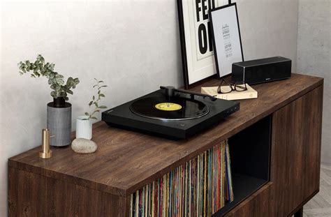 SONY PS-LX310BT Belt Drive Bluetooth Turntable in Black - lifestyle
