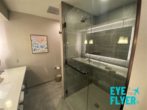 Bathroom-InterContinental-MSP-Airport-Hotel-Review - Eye of the Flyer