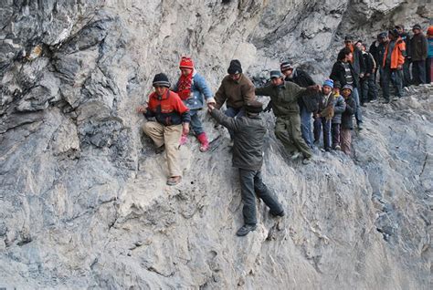 25 Of The Most Dangerous And Unusual Journeys To School In The World ...