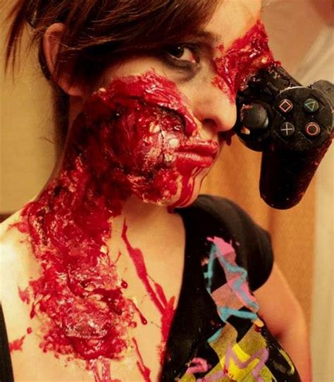 Gruesome Gamer Girl Looks : Zombie Makeup