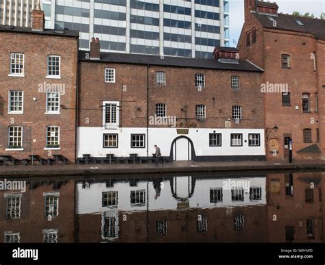 Birmingham and Worcester Canal Stock Photo - Alamy