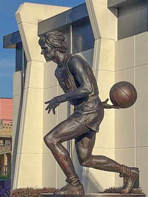 LSU Unveils Pete Maravich Statue - Da Boot Sports!