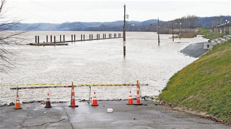 Flood control: High water from Ohio River has Ironton putting up gate ...