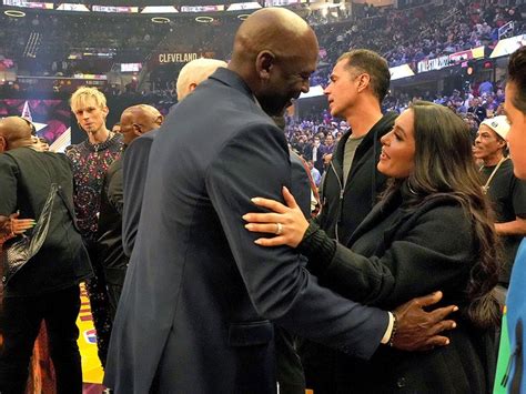 Michael Jordan Hugs Vanessa Bryant As Kobe's Honored At NBA 75 Ceremony » TrueViralNews