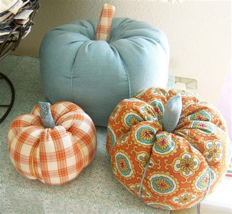 lilly cakes: Fabric Pumpkin Bandwagon | Fabric pumpkin, Fabric pumpkins, Fall halloween decor